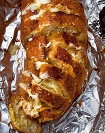 Chilli cheese garlic bread