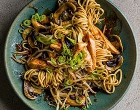 Chilli chicken & mushroom stir fry with noodles
