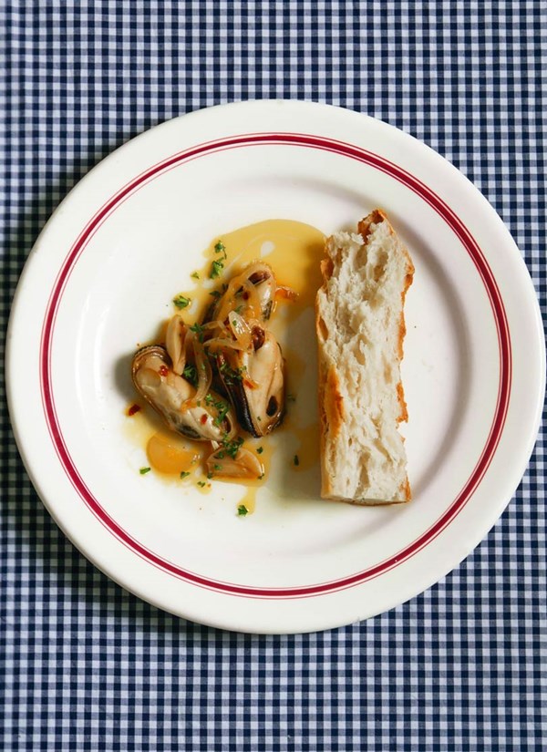 Chilli mussels escabeche