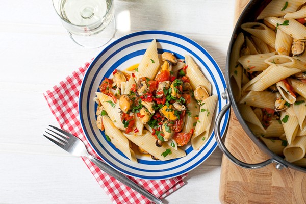 Chilli mussels with pennoni pasta