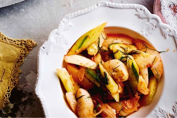 Chilli-pickled cucumbers