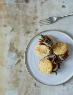 Chilli polenta cakes with mushrooms and spinach
