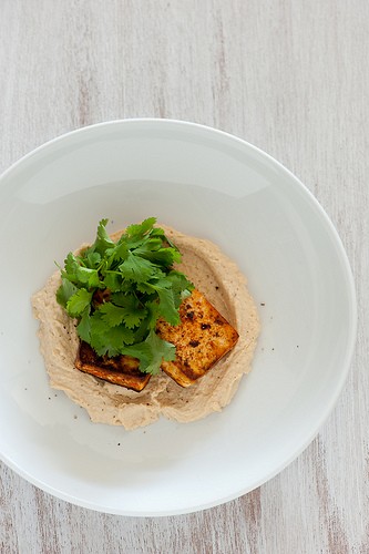 Chilli spiced tofu with hummus