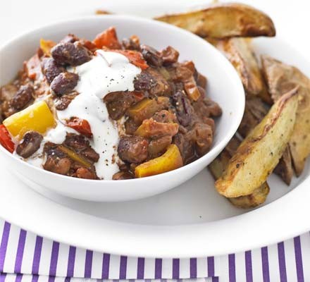 Chilli with wedges