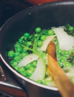 Chillied pea and coriander soup