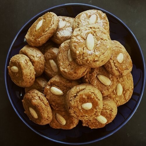 Chinatown-style almond cookies
