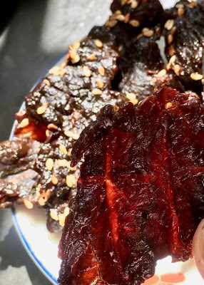  Chinese beef jerky (Níuròugān / 牛肉乾) with sesame marinade