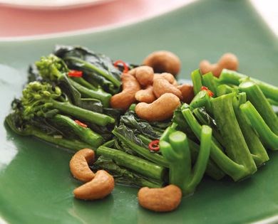 Chinese broccoli and cashew nuts