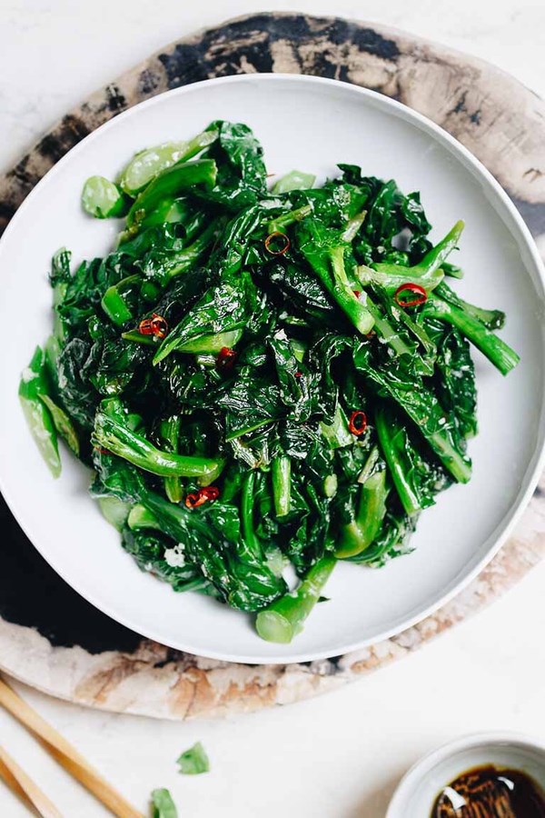 Chinese broccoli stir fry with garlic sauce (炒芥籣)