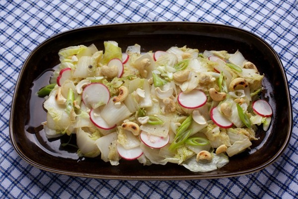 Chinese cabbage with black pepper and garlic