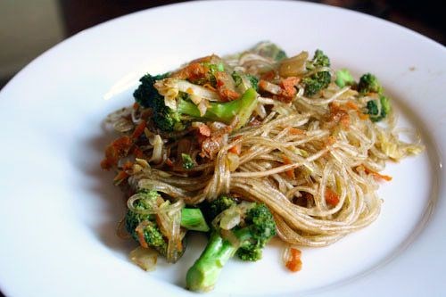 Chinese five-spice noodles with broccoli