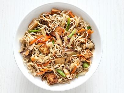 Chinese noodle-vegetable bowl