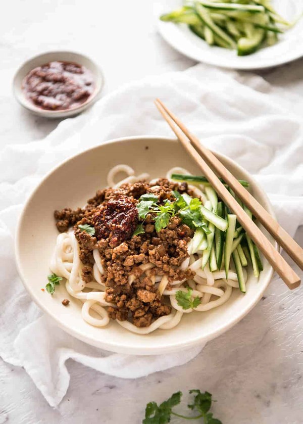 Chinese pork mince with noodles (“Chinese Bolognese” / Zha jiang mian)