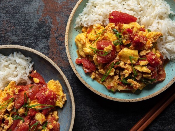Chinese scrambled eggs with tomato 
