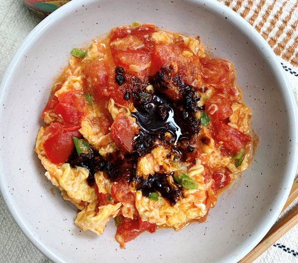 Chinese scrambled eggs with tomatoes