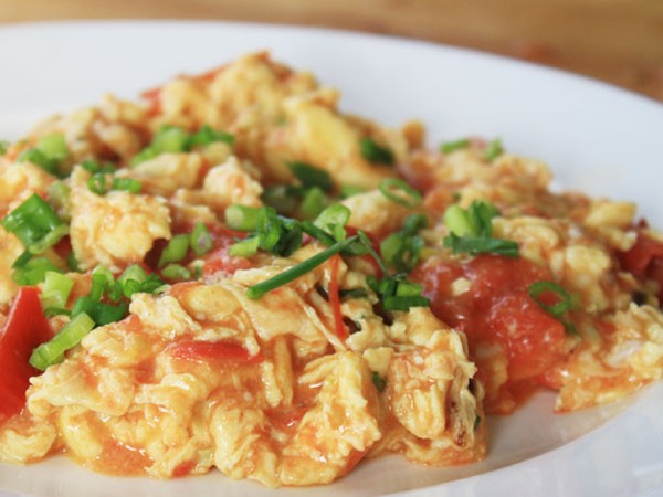 Chinese stir-fried eggs and tomatoes