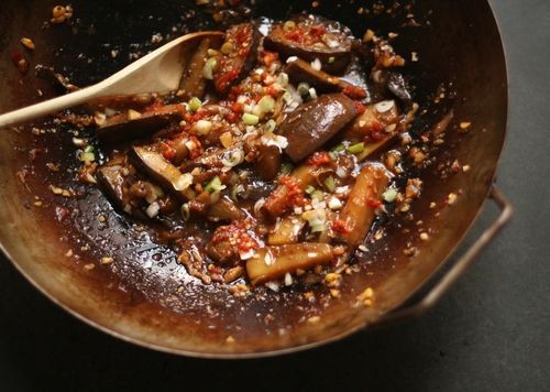 Chinese-style eggplant (Eggplant in the Yangshuo style)
