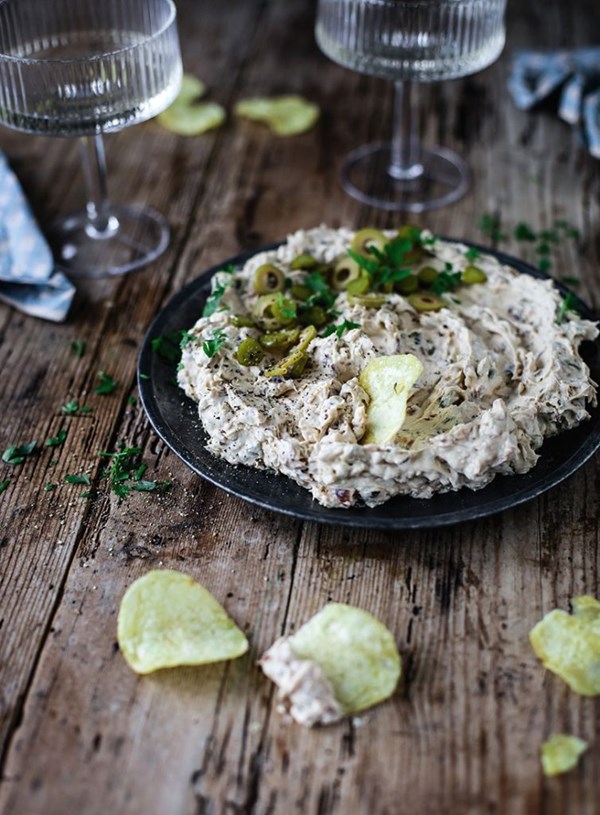 Chip dip & Champagne [Fiona Hugues]