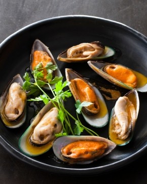 Chipotle mussels