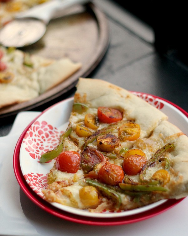 Chipotle-roasted pepper and tomato pizza