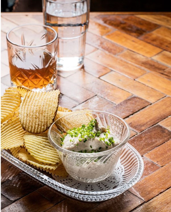 Chips & onion dip