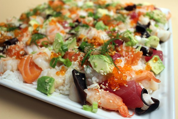 Chirashi sushi