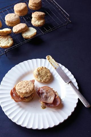 Chive and cheddar ham biscuits with honey mustard