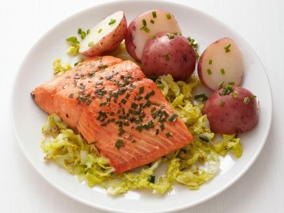 Chive-coriander salmon and cabbage