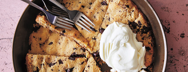 Choc-chip skillet cookie