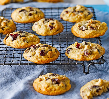 Choc chunk, cashew & cranberry cookies