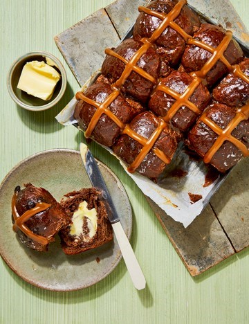 Choc cross buns