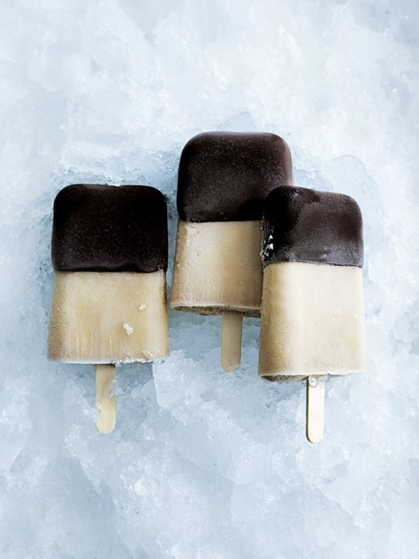 Choc-dipped banana popsicles