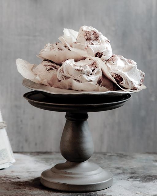 Chocolate & cinnamon meringues