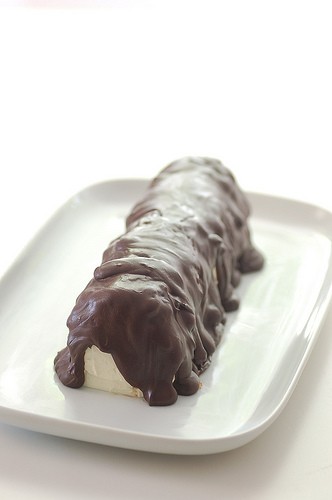 Chocolate & hazelnut surprise biscuit cake