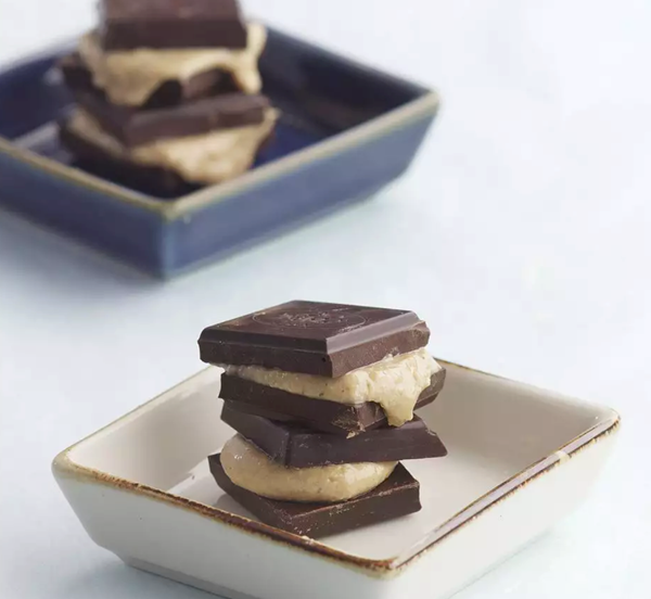 Chocolate & nut butter bites