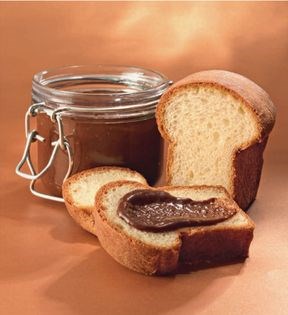 Chocolate & praline spread with brioche