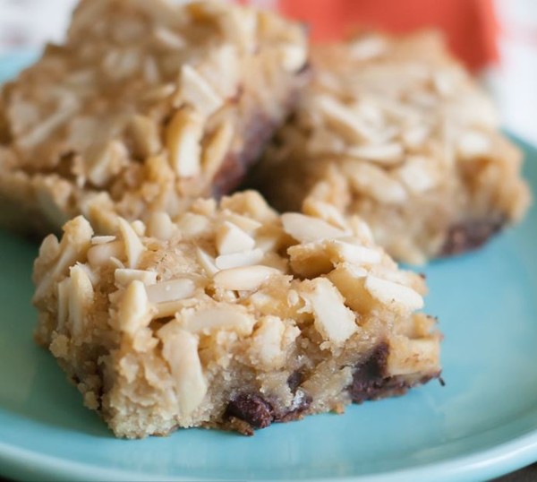 Chocolate almond blondies