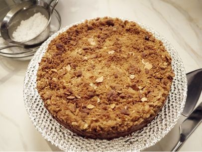 Chocolate-almond cheesecake
