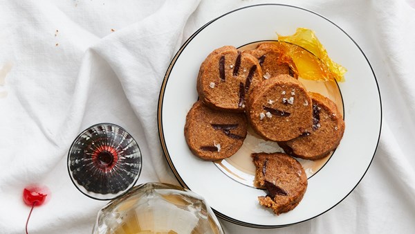 Chocolate-almond praline cookies