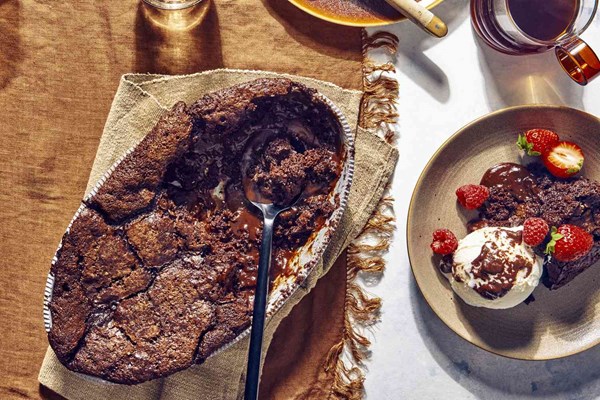 Chocolate-Amaretto pudding cake
