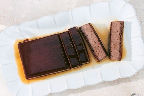 Chocolate and amaretti flan (Bonet)