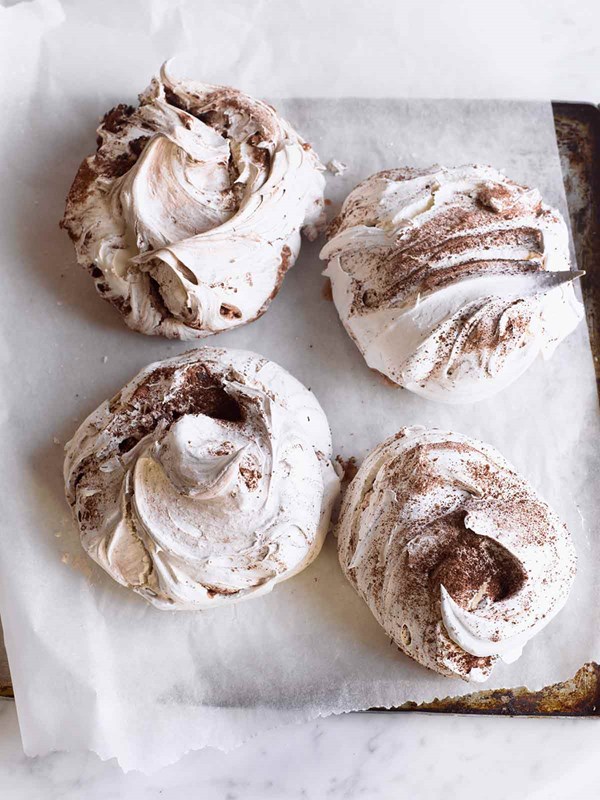 Chocolate and cinnamon swirl meringues