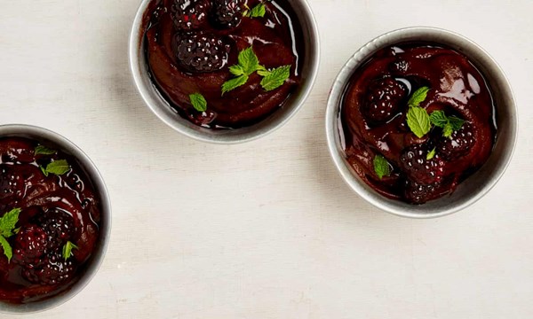 Chocolate and date mousse with blackberries