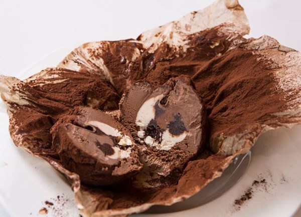 Chocolate and hazelnut ice cream bombe (Tartufo di pizzo)