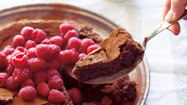 Chocolate and hazelnut truffle cake (Torta gianduja)