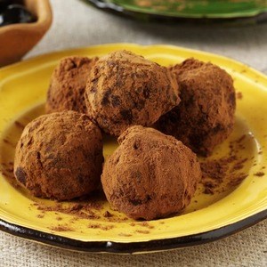 Chocolate and olive truffles (Trufas de chocolate y acietunas)