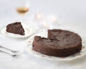 Chocolate and orange torte with caramelised oranges