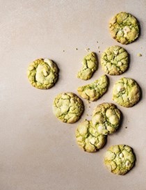 Chocolate and pandan crinkle cookies