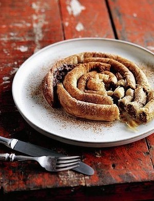 Chocolate and pistachio m'hencha