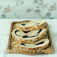 Chocolate and poppy seed pastry
